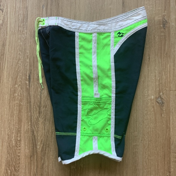 Billabong Board/Surf Shorts. Blue/Bright Green. Size 9. - Picture 3 of 7
